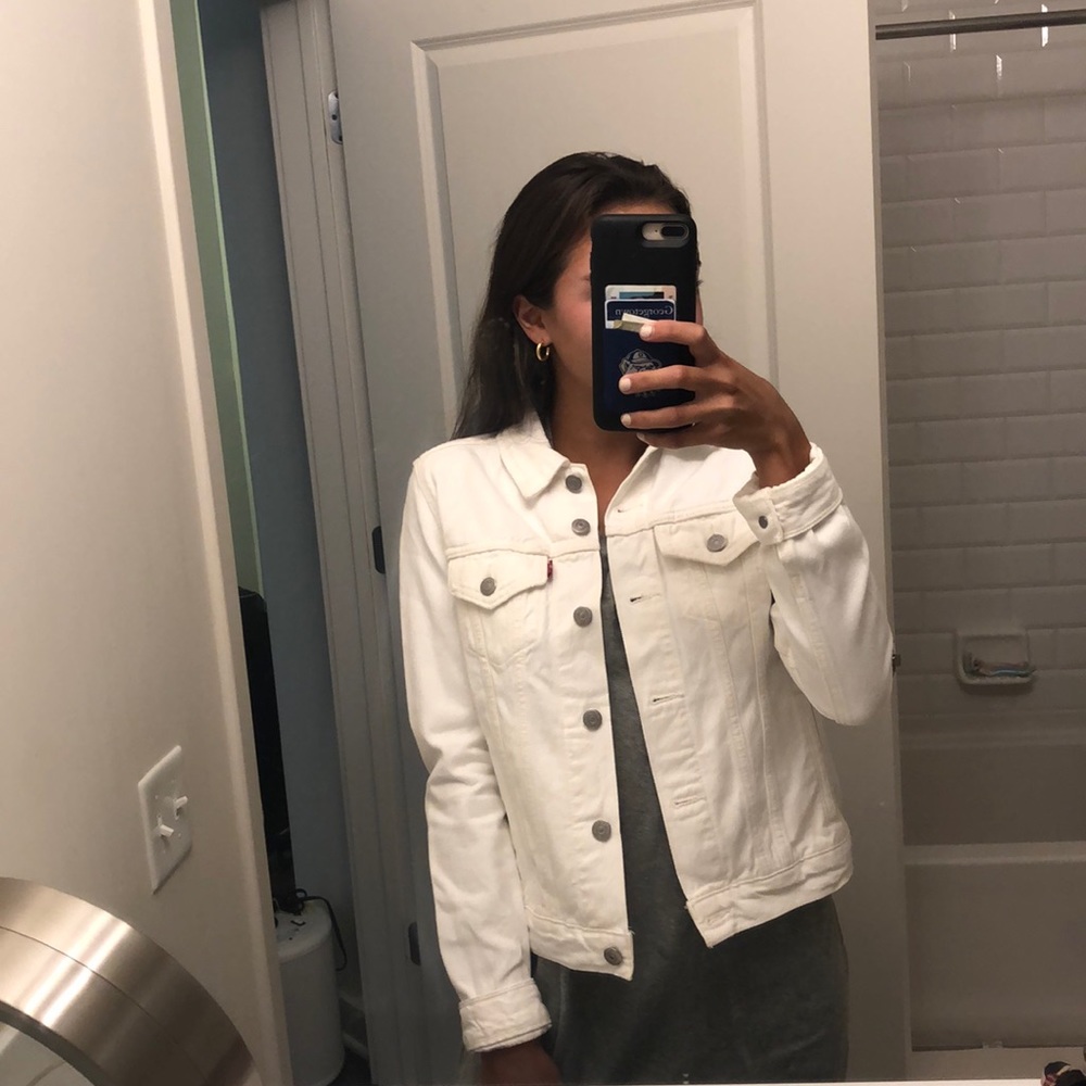 levi’s white jean jacket